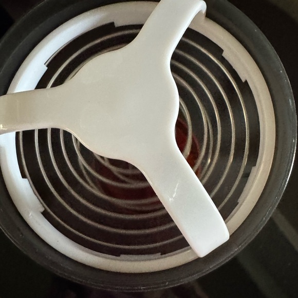 LiveGood Black Shaker Bottle with two compartments for supplements. - Picture 3 of 7